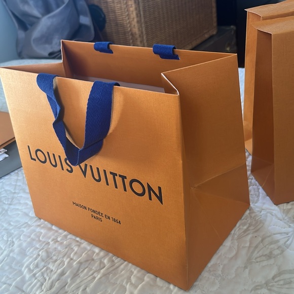 Louis Vuitton Paper Bag with 2 envelopes - Picture 3 of 4